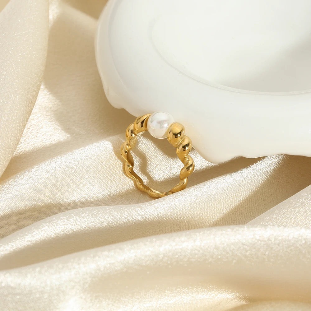 Lena Pearl Ring