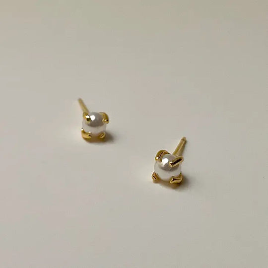 Rosa Pearl Stud Earrings