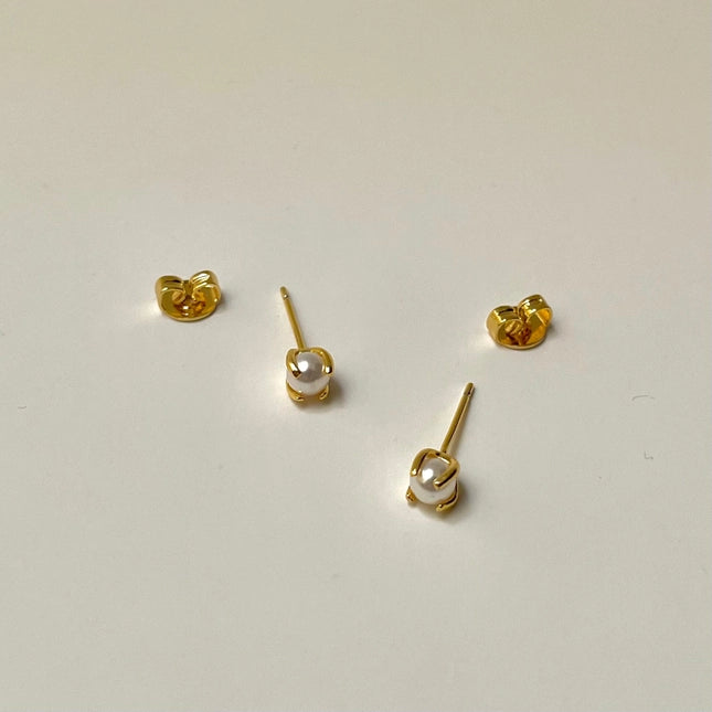 Rosa Pearl Stud Earrings